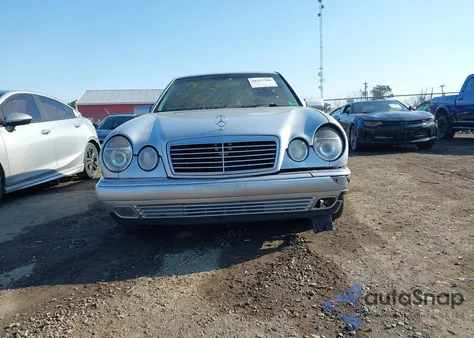 1999 Mercedes-Benz E 320 Awd z USA, uszkodzony, nr VIN WDBJF82H7XX021268